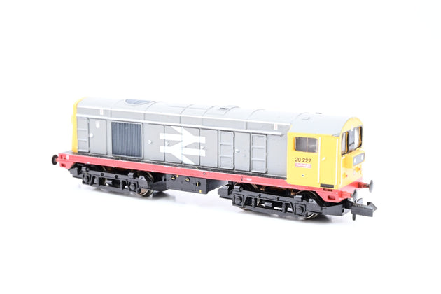 Graham Farish N Gauge 371-027 BR Railfreight Red Stripe Class 20 No.20227 - Boxed