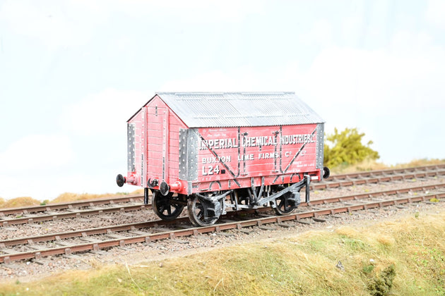 Dapol O Gauge ICI 5 Plank with roof, Runcorn ICI Red No.L24 - Boxed
