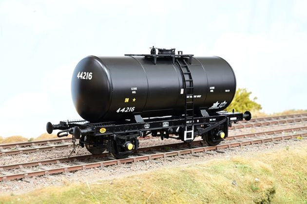 Heljan O Gauge 1019 35T B ESSO Tank Lube Traffic Only Black No.44216 - Boxed