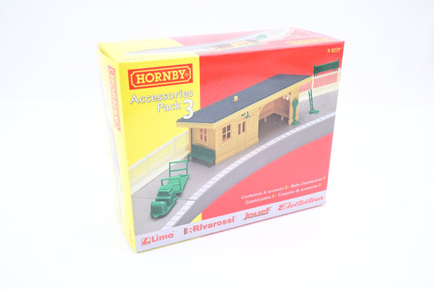 Hornby OO Gauge R8229 Accessory Pack 3 w/ Platform Shelter, Curved Platform, Ramps & Fencing - Boxed