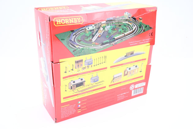 Hornby OO Gauge R8227 Accessory Pack 1 w/ Station Waiting Room, Semaphore Signal & Platform Sections - Boxed