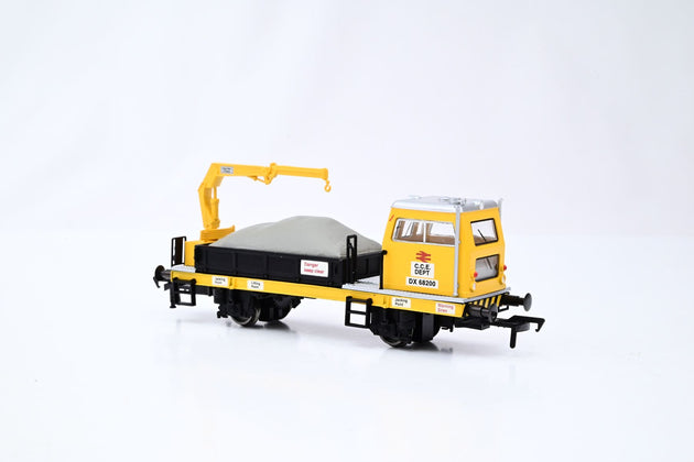 Bachmann OO Gauge 36-150 Plasser OWB 10 W/Crane Motorised No.DX68200 - Boxed