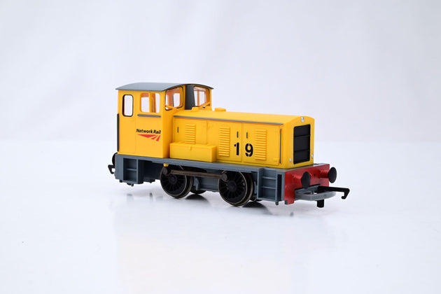 Hornby OO Gauge R3775 0-4-0 Diesel Shunter Network Rail No.19 - Boxed