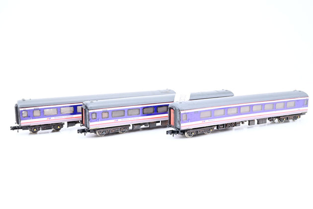 Graham Farish N Gauge Rake of 3 Network SouthEast Mk2 Coaches - Unboxed