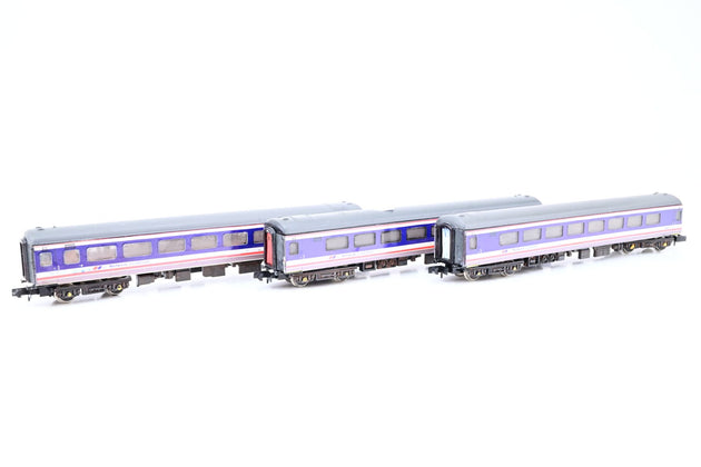 Graham Farish N Gauge Rake of 3 Network SouthEast Mk2 Coaches - Unboxed
