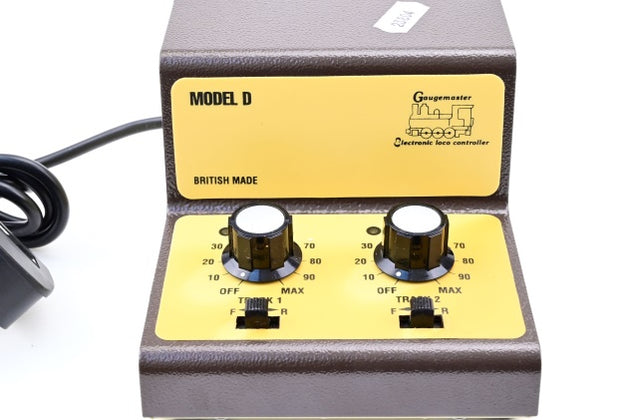 Gaugemaster GMC-D Model D Twin Track Cased Controller