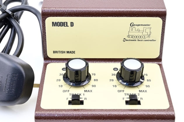 Gaugemaster GMC-D Model D Twin Track Cased Controller