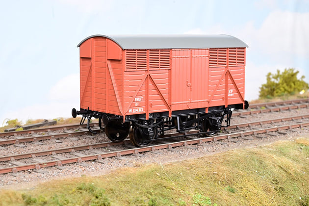 Dapol O Gauge 7F-067-002 BR Bauxite 12T Fruit A Van No.B134313 - Boxed