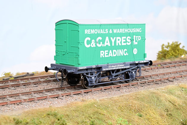 Dapol O Gauge 7F-037-012 GWR Black Conflat Wagon w/ 'C&G Ayres Ltd' Container No.39024 - Boxed