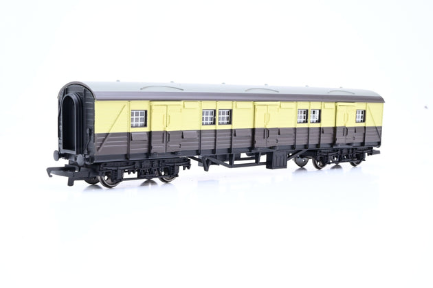 Hornby OO Gauge R3300 Sir Winston Churchill's Funeral Train Pack w/ Battle of Britain No.34051 'Winston Churchill' + 3 Coaches - Limited Edition, Boxed