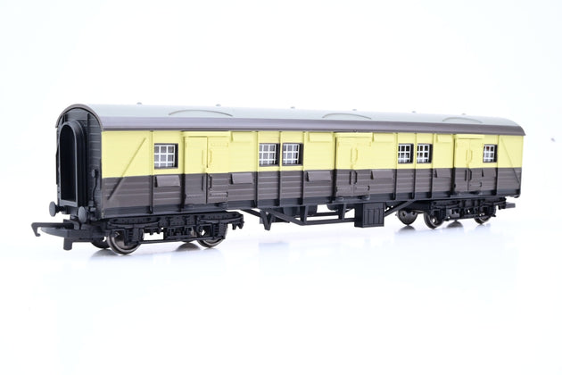 Hornby OO Gauge R3300 Sir Winston Churchill's Funeral Train Pack w/ Battle of Britain No.34051 'Winston Churchill' + 3 Coaches - Limited Edition, Boxed