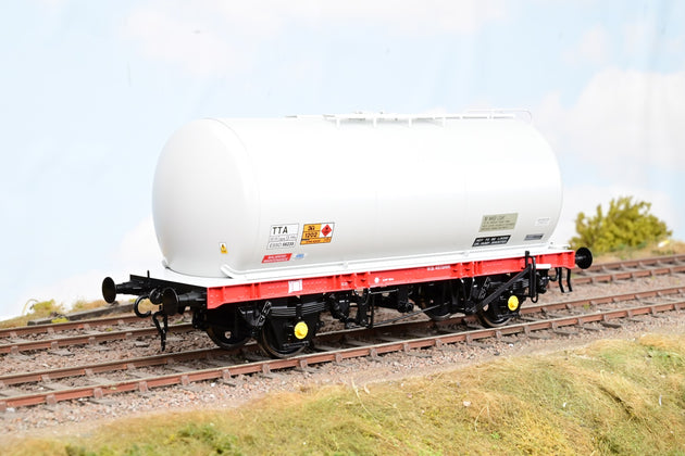 Dapol O Gauge 7F-064-010 'Esso' Grey & Red TTA 45T A2 Tanker Wagon No.56235 - Boxed