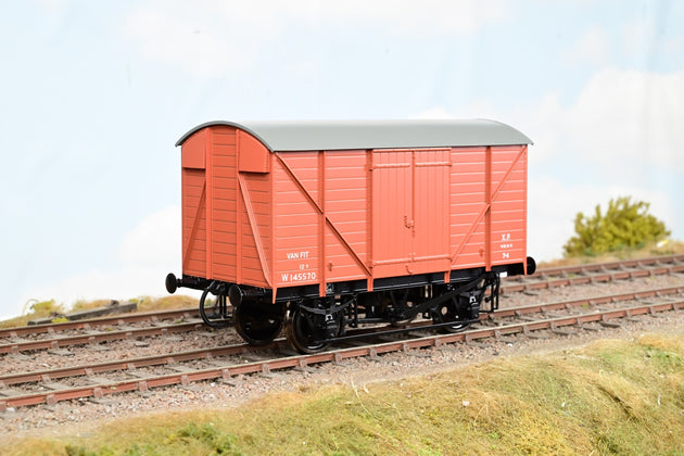 Dapol O Gauge 7F-066-005 BR Bauxite 'Van Fit' Standard 12T Covered Goods Van No.W145570 - Boxed