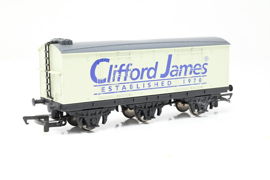 Hornby OO Gauge R6291 'Clifford James' 6-Wheel Closed Van Unnumbered - Limited Edition, Boxed