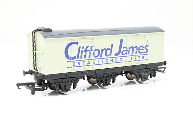 Hornby OO Gauge R6291 'Clifford James' 6-Wheel Closed Van Unnumbered - Limited Edition, Boxed
