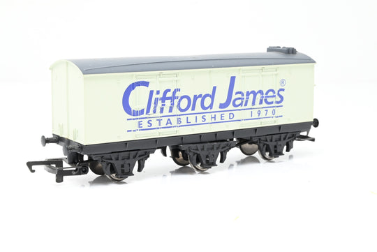 Hornby OO Gauge R6291 'Clifford James' 6-Wheel Closed Van Unnumbered - Limited Edition, Boxed
