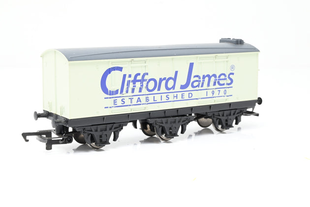 Hornby OO Gauge R6291 'Clifford James' 6-Wheel Closed Van Unnumbered - Limited Edition, Boxed