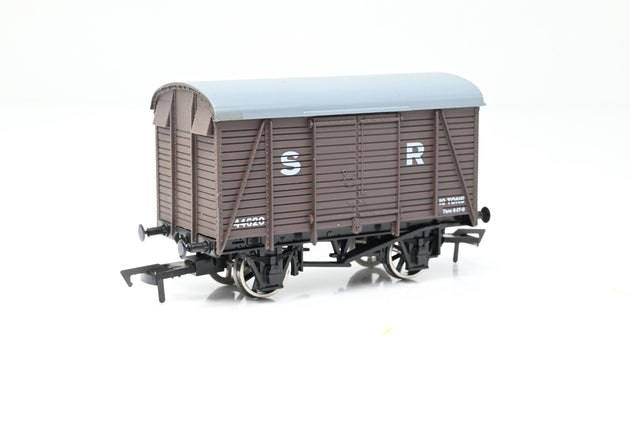 Dapol OO Gauge 4F-021-011 SR Brown Covered Goods Wagon No.44620 - Boxed