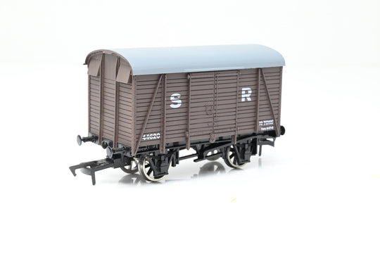 Dapol OO Gauge 4F-021-011 SR Brown Covered Goods Wagon No.44620 - Boxed