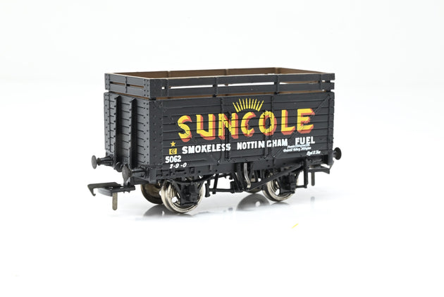 Bachmann OO Gauge 37-201 'Suncole' 8-Plank Open Wagon w/ Coke Rails No.5062 - Boxed