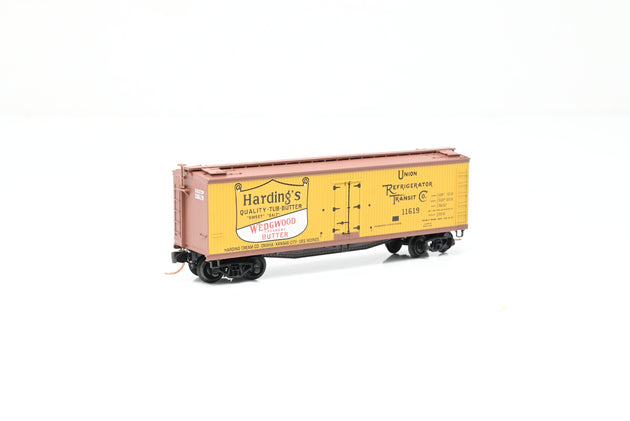 Micro-Trains N Gauge 04900540 Harding's Butter Yellow & Brown 40ft Double-Sheathed Wood Reefer w/ Vertical Brake Wheel No.11619 - Boxed