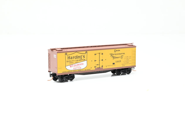 Micro-Trains N Gauge 04900540 Harding's Butter Yellow & Brown 40ft Double-Sheathed Wood Reefer w/ Vertical Brake Wheel No.11619 - Boxed