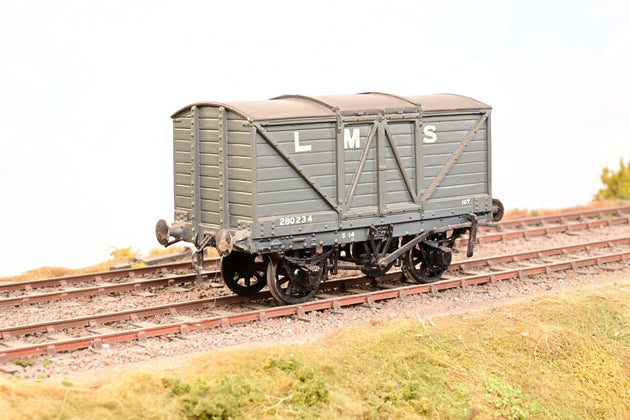 Kit Built O Gauge LMS Dark Grey 10T Sliding Roof Covered Goods Van No.280234 - Unboxed