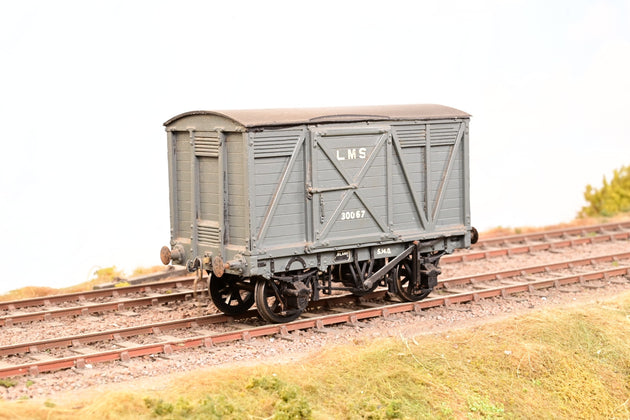 Kit Built O Gauge LMS Dark Grey Sliding Door Covered Goods Van No.30067 - Unboxed