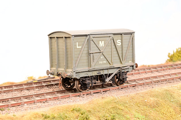 Kit Built O Gauge LMS Dark Grey 8T Sliding Door Covered Goods Van No.78179 - Unboxed