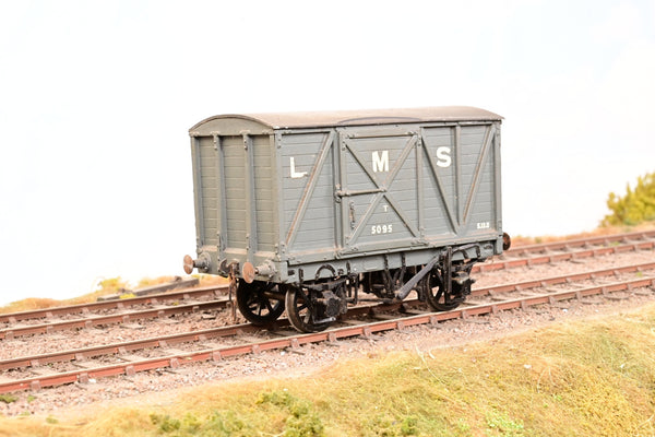 Kit Built O Gauge LMS Dark Grey 8T Sliding Door Covered Goods Van No.5095 - Unboxed