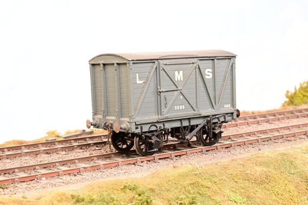 Kit Built O Gauge LMS Dark Grey 8T Sliding Door Covered Goods Van No.5095 - Unboxed