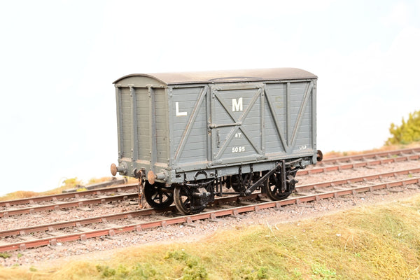 Kit Built O Gauge LMS Dark Grey 8T Sliding Door Covered Goods Van No.5095 - Unboxed