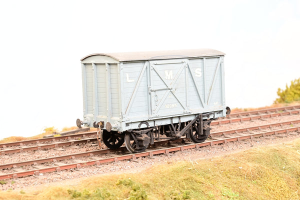 Kit Built O Gauge LMS Grey 8T Sliding Doot Covered Goods Van No.32399 - Unboxed