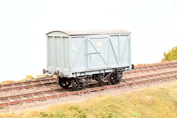 Kit Built O Gauge LMS Grey 8T Sliding Doot Covered Goods Van No.32399 - Unboxed