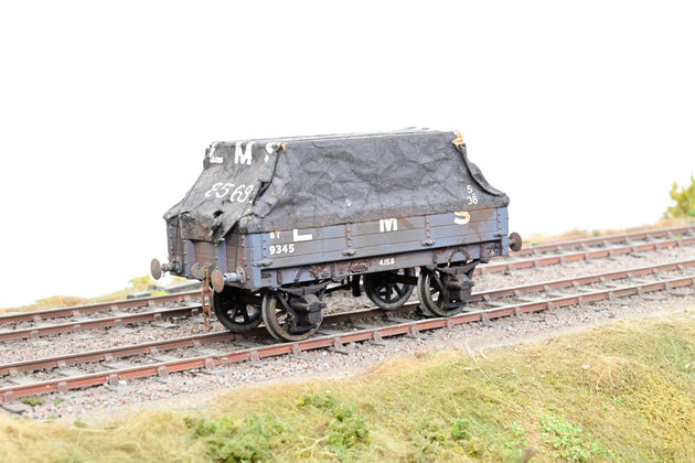 Kit Built O Gauge LMS Dark Grey 8T 3-Plank Open Wagon w/ Tarpaulin No.9345 - Unboxed