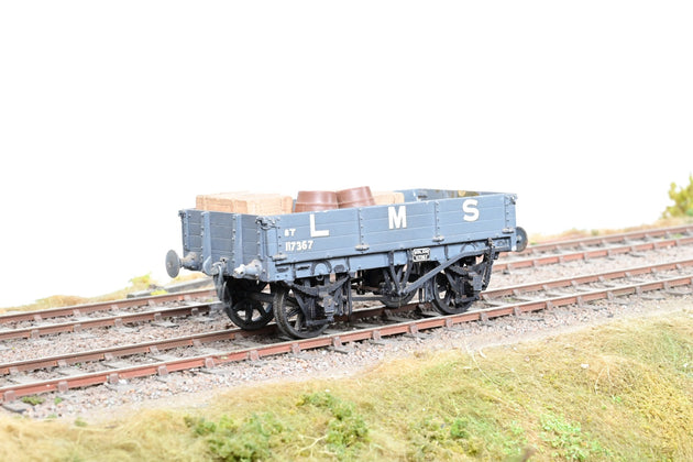 Kit Built O Gauge LMS Dark Grey 8T 3-Plank Open Wagon w/ Crate & Barrel Load No.117367 - Unboxed