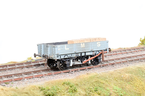 Kit Built O Gauge LMS Grey 8T 3-Plank Open Wagon w/ Crate Load No.9367 - Unboxed