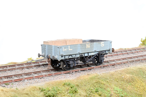 Kit Built O Gauge LMS Grey 8T 3-Plank Open Wagon w/ Crate Load No.9367 - Unboxed