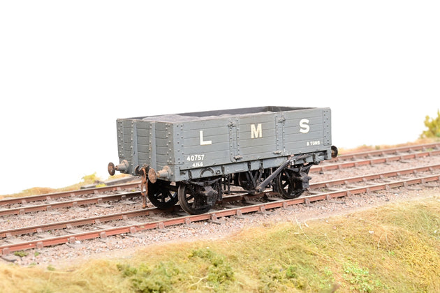 Kit Built O Gauge LMS Maroon 8T 5-Plank Open Wagon w/ Crate Load No.4197 - Unboxed