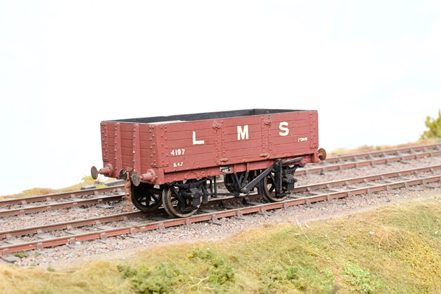 Kit Built O Gauge LMS Maroon 8T 5-Plank Open Wagon w/ Crate Load No.4197 - Unboxed