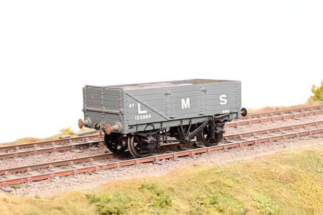Kit Built O Gauge LMS Dark Grey 8T 5-Plank Open Wagon w/ Load No.12398 - Unboxed