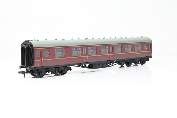 Bachmann OO Gauge 39-466 LMS 60ft Porthole Coach Corridor Composite BR Maroon No.M24639M - Boxed