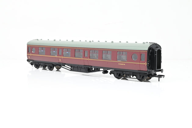 Bachmann OO Gauge 39-466 LMS 60ft Porthole Coach Corridor Composite BR Maroon No.M24639M - Boxed