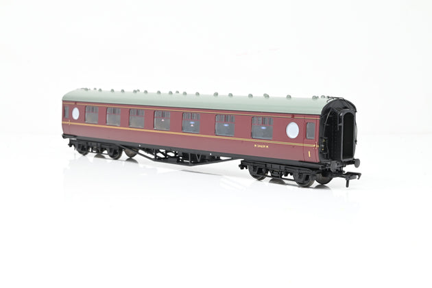Bachmann OO Gauge 39-466 LMS 60ft Porthole Coach Corridor Composite BR Maroon No.M24639M - Boxed