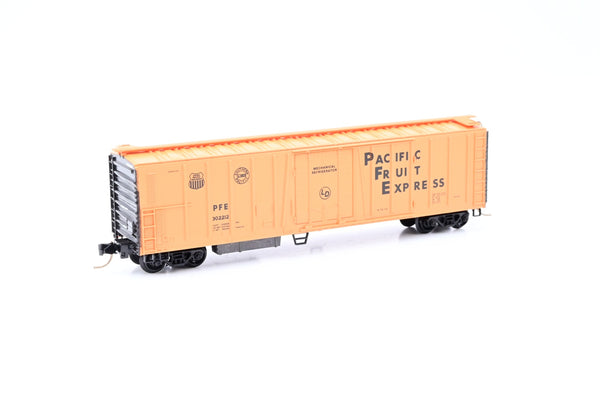 Micro-Trains N Gauge 70010 'Pacific Fruit Express' 51ft 3 3/4in Mechanical Reefer Ribside - Boxed