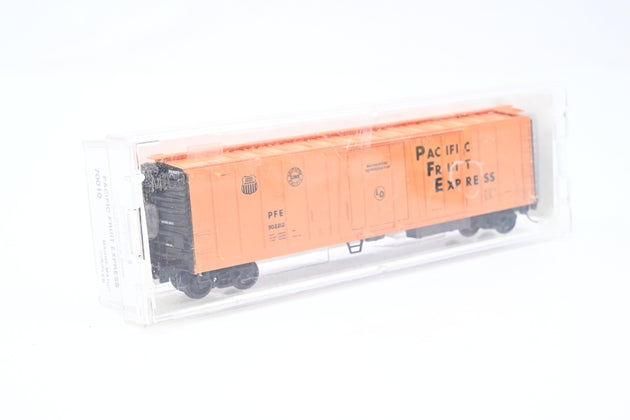 Micro-Trains N Gauge 70010 'Pacific Fruit Express' 51ft 3 3/4in Mechanical Reefer Ribside - Boxed