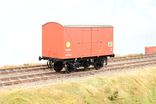 Dapol O Gauge 7F-016-006 BR Bauxite 'Fyffes Bananas' 8T Covered Banana Van No.B880681 - Boxed