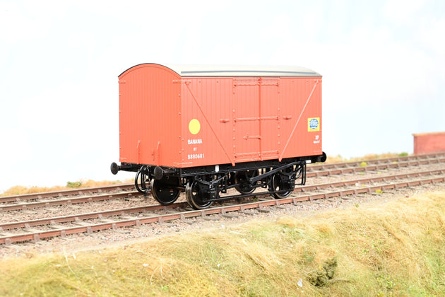 Dapol O Gauge 7F-016-006 BR Bauxite 'Fyffes Bananas' 8T Covered Banana Van No.B880681 - Boxed