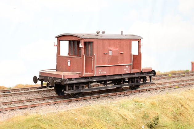 Skytrex O Gauge BR 20 Ton Brake Van with working Tail Light No.M951146