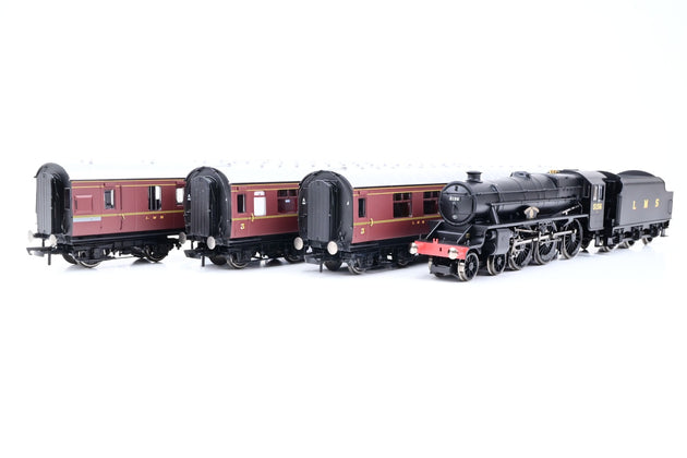Hornby OO Gauge R3299 '1945 Going Home' Track Pack - Boxed